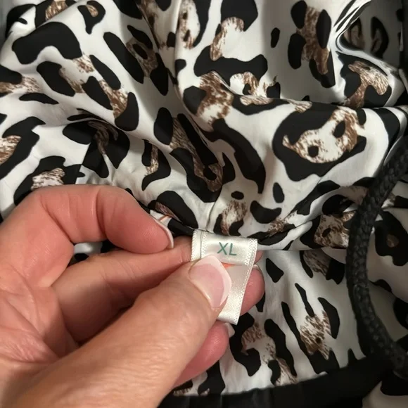 Cute Scentsy Pullover - Picture 4 of 5